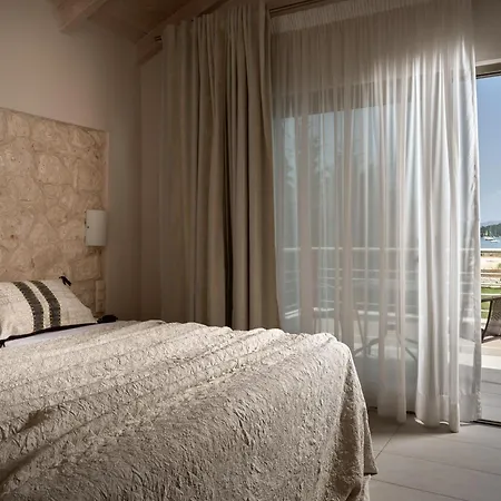 Avesta Private Villa Vlikhon